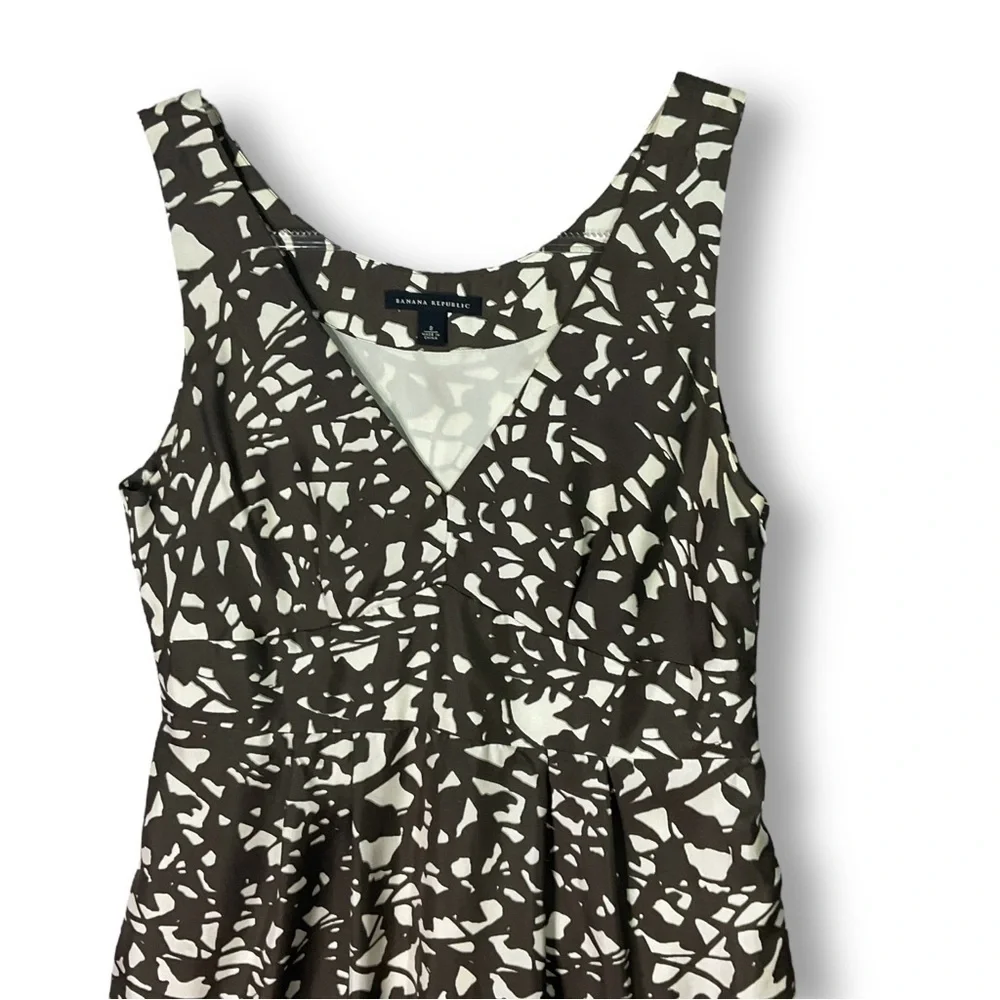 Banana Republic Silk Dress Sz 8 Sleeveless V Neck Pockets Midi Brown Abstract Ne - Picture 2 of 11